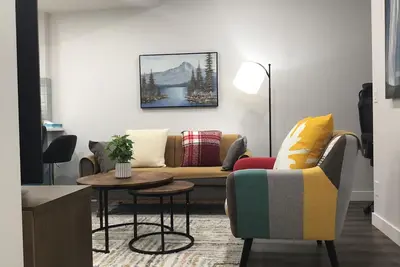 Image de Almost Heaven – 2-Bdrm Apt located in Sw Calgary