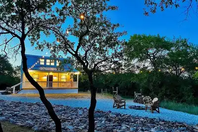 Image de Little White Barn - Private 20 Acre Escape w/ Pond