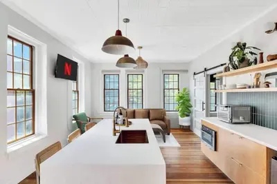 Image de Walk Score 99 High End Design Remote Work Special