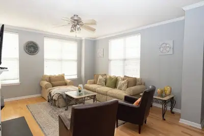 Image de Spacious, Cozy 2-Bedroom condo with Ac, WiFi in charming Downtown Charlotte