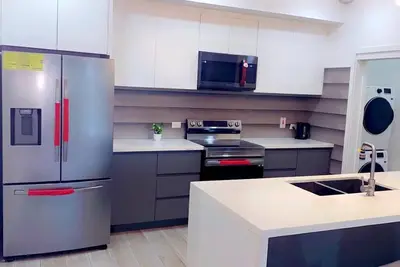 Image de 3-bedroom Elegant City Modern & Stylish Condo in charming Kingston with Ac, WiFi