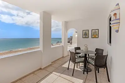 Vacances 'Beach House Christine' avec vue sur la mer, terrasse privée et Wi-Fi