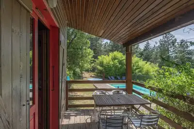 Image de Chalet 'Rouge 4 Personnes' avec balcon et Wi-Fi