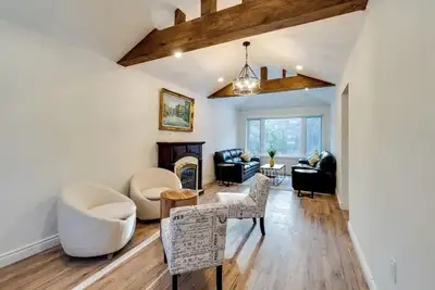 Image de 4 Bedroom Luxorious Home posh Oakville Close to Toronto/Niagara, All Amenities