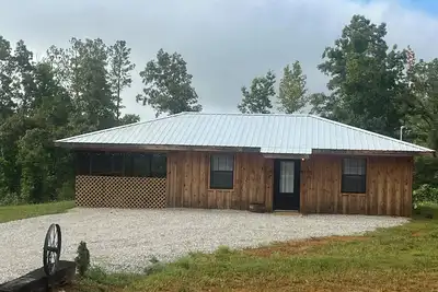 Image de Welcome to The Outskirts! Comfy Cabin Studio perfect for that weekend getaway.