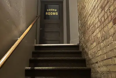 Image de Premium 2-bedroom deluxe luxury suite above a private speakeasy