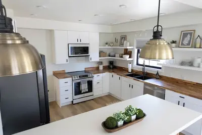 Image de Modern Spacious Downtown Appleton Home