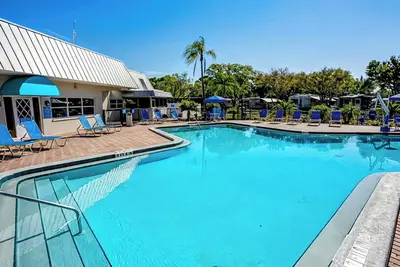 Image de Charming 2-bed cottage in superb Dunedin mins from beach with pool access