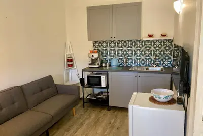 Image de Private, self contained, guest quarters.