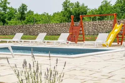 Image de Maison pour la famille avec la piscine Posedarje, Novigrad (K-23578)