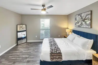 Image de 2107 · Cozy Addison Apt, Free Park Wi-Fi, Pool & Gym