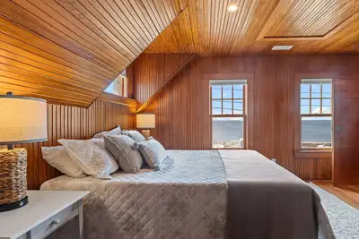 Image de Oceanfront Coastal Retreat w/ Beach Access, Deck, Views, Near Downtown Scituate!