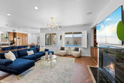 Image de Charming 3br SaltWaterPool&Jacuzzi FirePit Game Room Ac Wifi