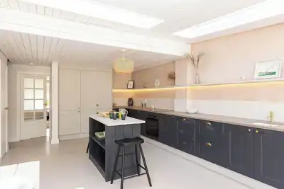 Image de Chic Coastal Retreat - 5-Min Stroll to Beach