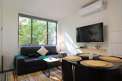 Image de Cozy Hommee Stay Near Cbd & Airport | Free Parking & Self Check-In