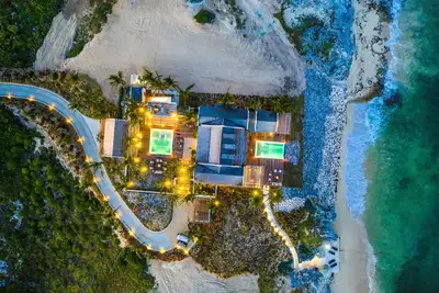 Image de 6 Br All-Inclusive Villa with Private Chef @ Ambergris Cay: Dream Pavillion