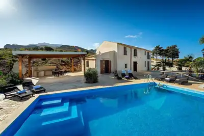 Image de Villa à Castellammare Del Golfo avec 5 chambres à coucher, 12 couchages