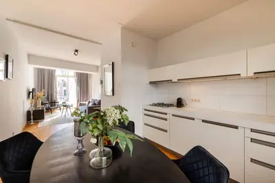 Image de Charming Apartment on the P. C. Hooftstraat. Stylish Comfort in the Heart of Amsterdam.