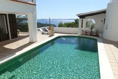 Image de Villa à Sant Antoni De Portmany avec 4 chambres à coucher, 8 couchages