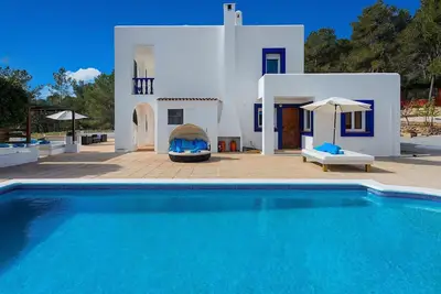 Image de Villa Ă Santa EulĂ ria Des Riu avec 4 chambres Ă coucher, 8 couchages
