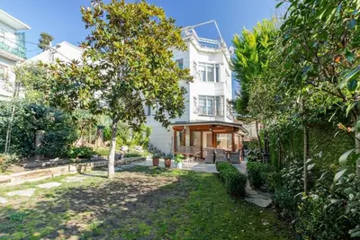 Image de Escape to a serene retreat in the heart of Cengelkoy where modern comfort meets historic charm