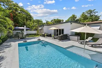 Image de Tropical Oasis w pool, Ac 10 mins from beach and Brickell