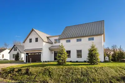 Image de Chaleureux chalet près de Knomwlton avec accès au Lac Brome et tous les services