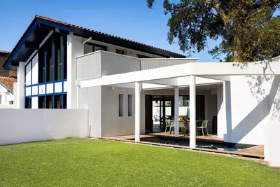 Image de Bianca : Magnifique villa moderne avec piscine – 3 chambres & 2 salles de bain – Bidart