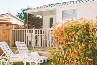 Image de ZEcamping 3* piscine chauffée toboggans dog friendly locatif Tv 26m2