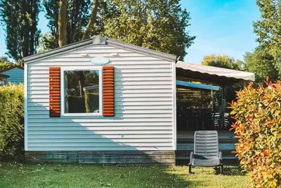 Image de ZEcamping 3* piscine chauffée toboggans chiens acceptés locatif Tv