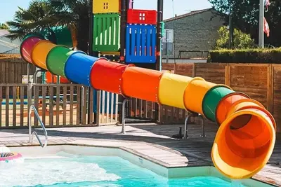 Image de ZEcamping 3 étoiles piscine chauffée locatif Tv 30m2