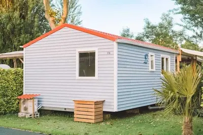 Image de ZEcamping 3* piscine chauffée toboggans locatif Tv Lv clim 40m2 6 pers