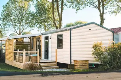 Image de ZEcamping 3* piscine chauffée toboggans locatif Tv 33m2 6 pers