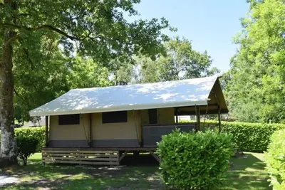 Image de Camping 4 étoiles - Piscine  - ccbbdhf