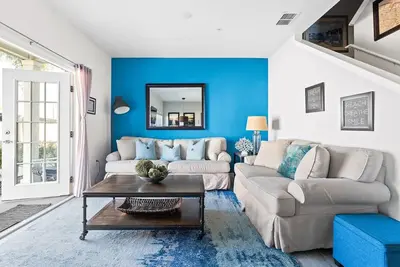 Image de Modern Decor at West Lucaya 4 Br Wl8989