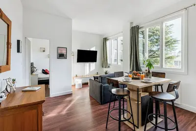 Image de Evasion Lyonnaise - Lumière & Confort ✨