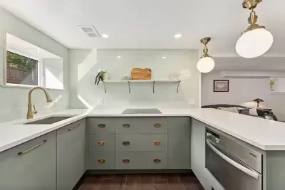 Cozy vintage charm, super walkable