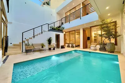 Image de Staffed 8-Ensuite Villa w/ Private Pool, Historic Center Retreat +Bonus