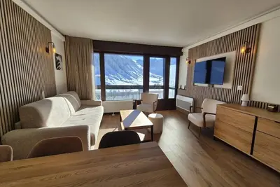 Image de 100m du centre station, 4ème étage, balcon, télévision, casier à ski, 53m², Tignes