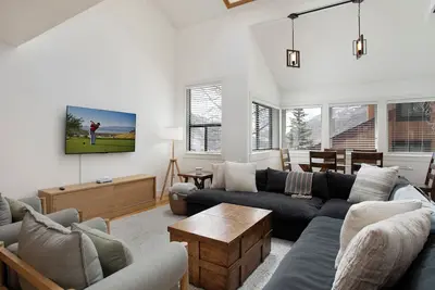 Image de Beautiful Spacious Mountain Escape in Booth Falls!