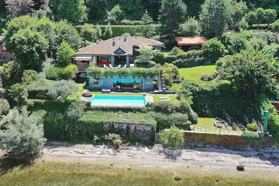 Image de Villa distinctive et de style avec piscine sur les rives du lac! - Villa Isa