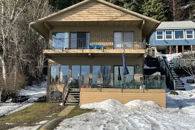 Image de Charming 3-bedroom cabin with WiFi and Ac On Newman Lake