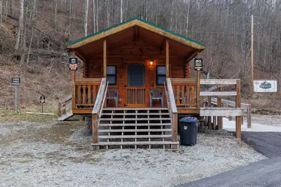 Image de Delores's Den - Ivy Branch Trailhead