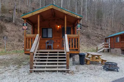 Image de Boone Bungalow located in the heart of the Northern Hatfield McCoy Trails