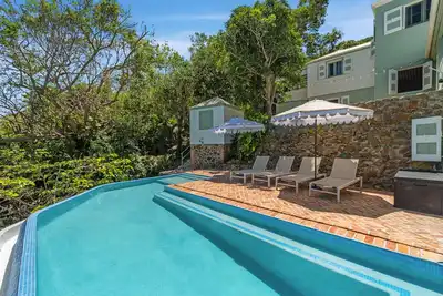 Image de Ocean Views, Solar, Generator Private 3 Bedroom Home