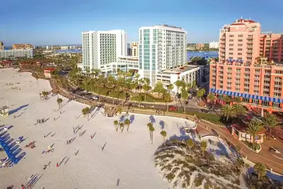 Image de Upscale 2 Br Presidential Suite sleeps up to 8 ppl on the beach in Clearwater Fl