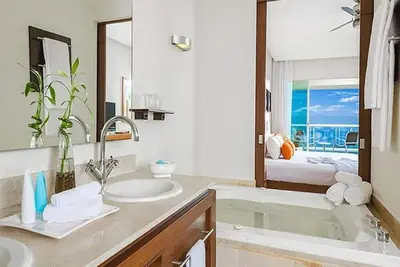 Image de Elegant Grand Mayan Master Suite – Beachfront Luxury in Acapulco