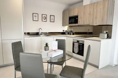 Image de 1 Bed Apt with parking, ideal location