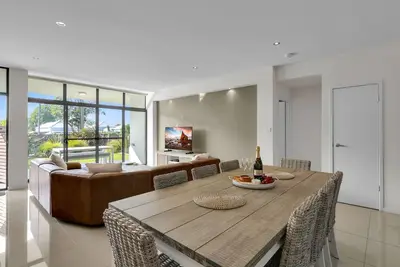 Image de Our Beach House at Husky -  Relax in Style