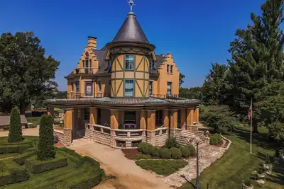 Image de Modernized 1898 Victorian Castle on Route 66
